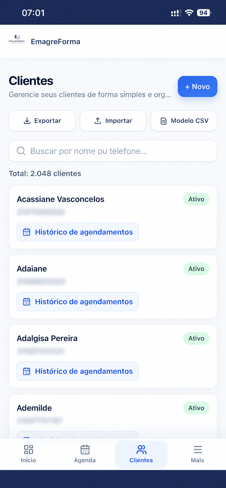 Tela de clientes do Organize+ com dados de telefone protegidos